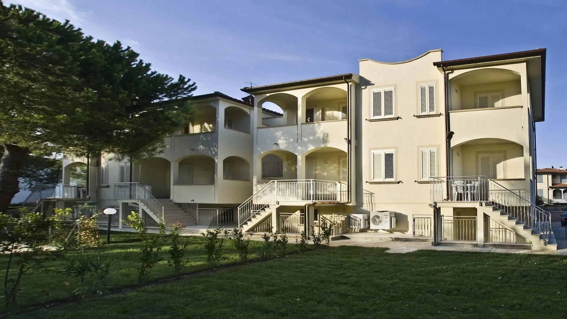 Aparthotel Villetta Tina Vada