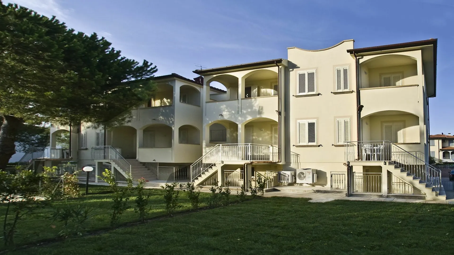 Villetta Tina Vada Aparthotel